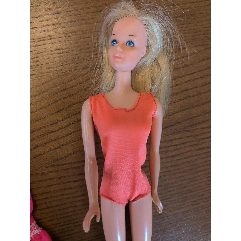 VINTAGE Barbie 1977 FASHION FIREWORKS #9805‎ Standard DOLL + 7 Outfits 1958 Body